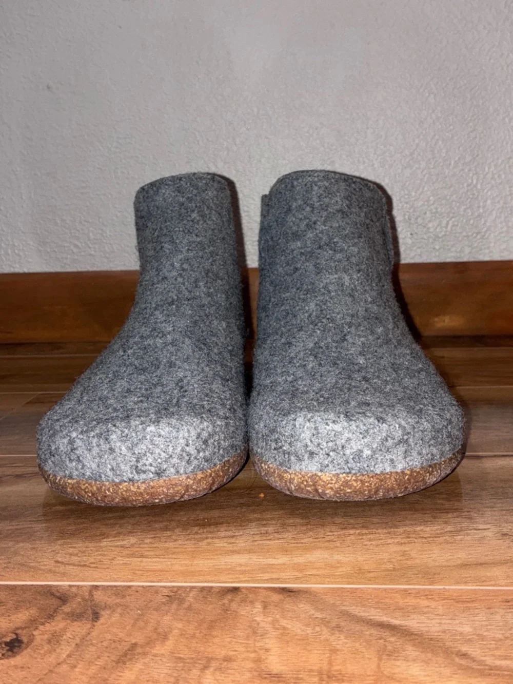 Taos Footwear Unisex Good Wool Grey Boots - size 42 (mens 8-8.5, women 11-11.5)